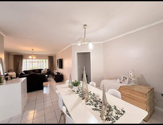 3 BEDROOM TOWNHOUSE FOR SALE IN AVIARY HILL